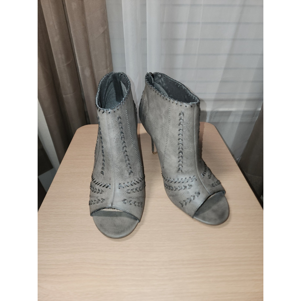 Torrid Grey Wip Stitch Heel Open Toe Tassele Booties Sz 9.5 WIDE Gray - Picture 9 of 9